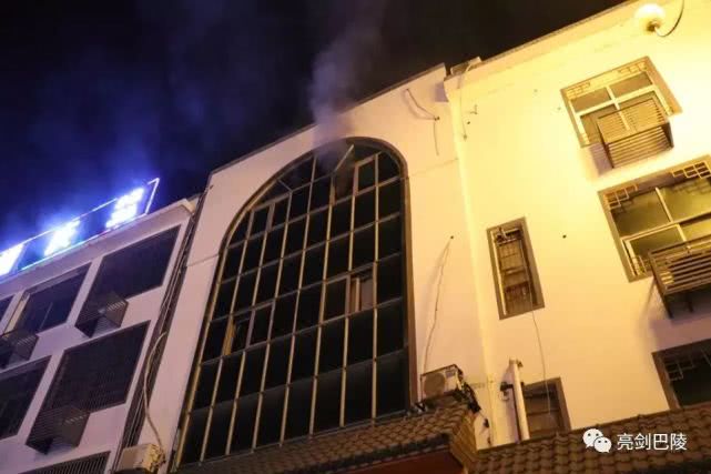 beat365官网-钟山县税务局召开“八一”退役军人座谈会(图3) beat365官网