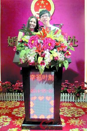 beat365亚洲体育官方网站:县科技局到挂点联系村开展春节前走访慰问活动(图2) beat365亚洲体育官方网站