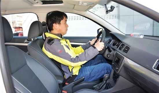 beat365亚洲体育官方网站_钟山法院最美帮扶人,助力贫困户解决水果销路