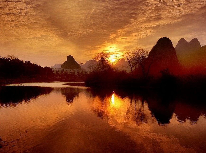 beat365亚洲体育官方网站_钟山法院最美帮扶人,助力贫困户解决水果销路(图3) beat·365