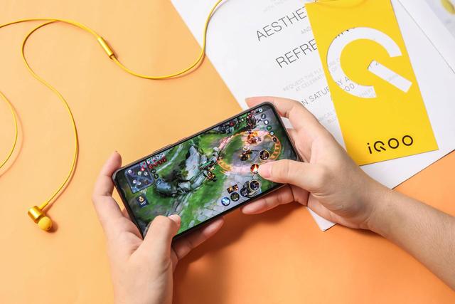 
KPL定制游戏主题上线！用iQOO 5上分 自带“王者风范”|beat365亚洲体育官方网站(图6)