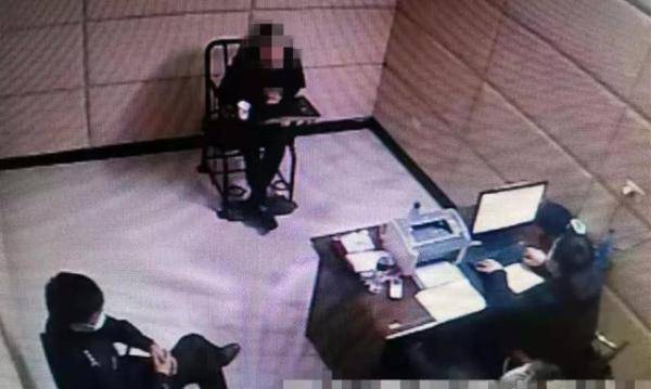 【beat365亚洲体育官方网站】
鄂州一涉嫌买卖国家机关证件印章团伙落网(图2)